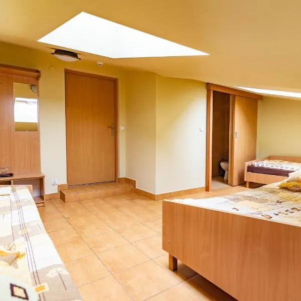 Tani skosik w MOSiRze，位于萨诺克的酒店