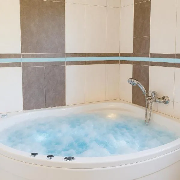 Parkresidenz Maria - 160 m2 - Whirlpool - Terrasse - Exklusiv am Goethepark，位于魏玛的酒店