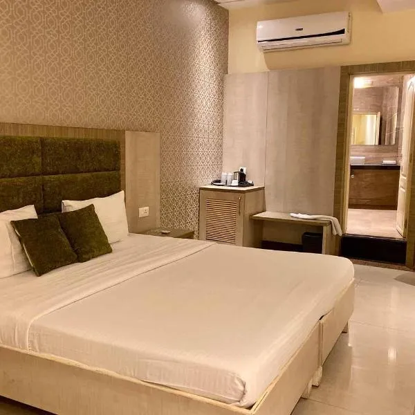 Status Business Hotel - Naveen Market，位于坎普尔的酒店