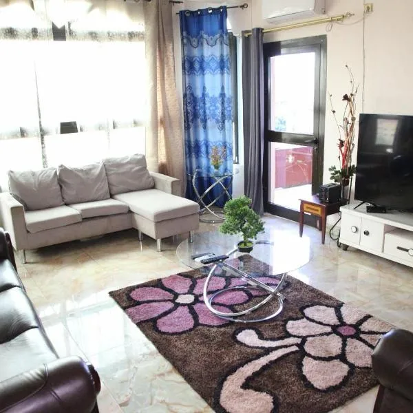 Chris Complex Executive Stays -Luxury Furnished Apartments and Guesthouses In Yaounde，位于雅温得的酒店
