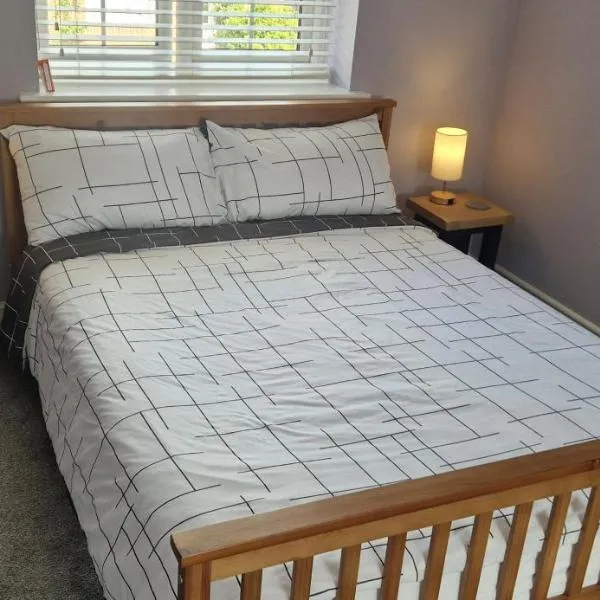 Double B&B Room in Southwater with Private Bathroom and Parking，位于Southwater的酒店