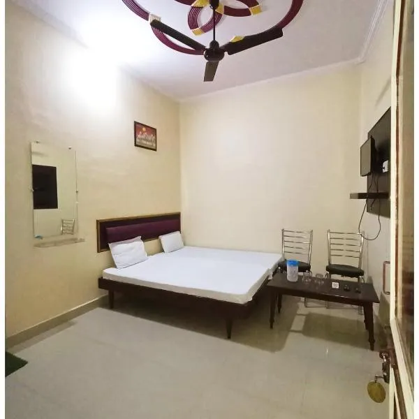 HOTEL New Ashoka ! Near Maa Sidheshwari Kaali Badi - Prayagraj Rambag Railway Station，位于Prayagraj的酒店