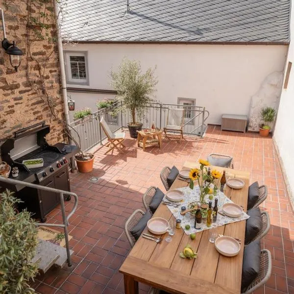 Ferienhaus Kapellenhof mit Infrarotsauna und vier Schlafzimmern，位于Ediger的酒店