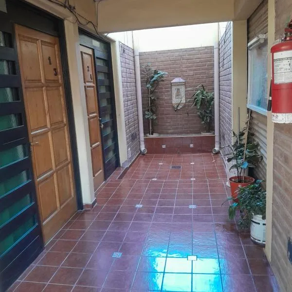 Alojamiento Lavalle，位于瓜伊马延的酒店