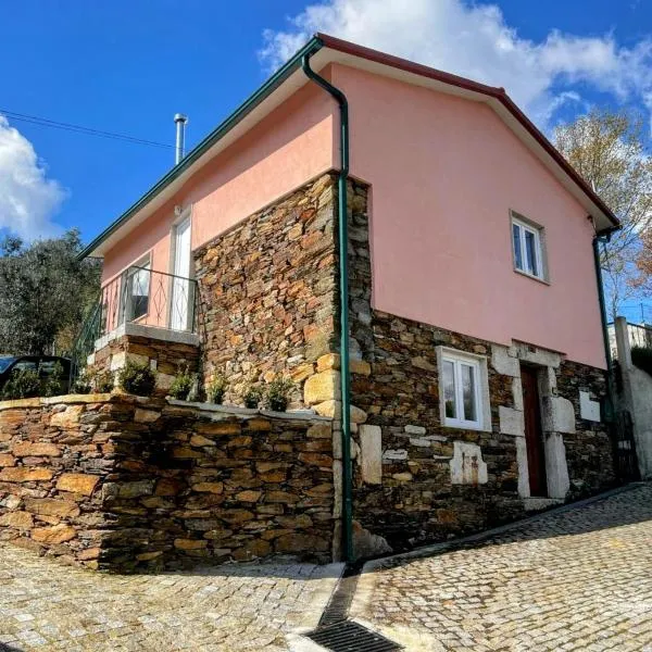 Casas Cor de Rosa，位于São Martinho das Moitas的酒店
