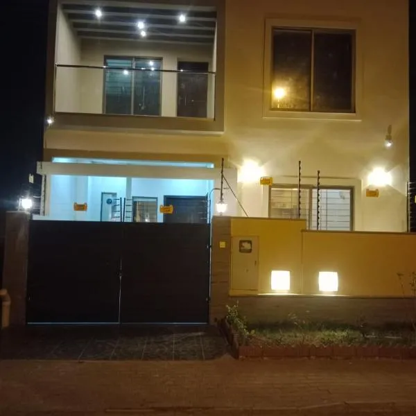 Bahria town karachi Ali block，位于卡拉奇的酒店