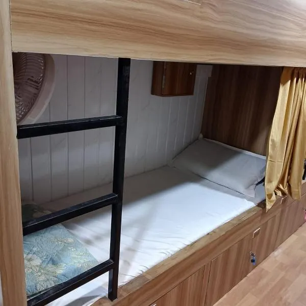 Sun Shine AC Dormitory，位于孟买的酒店