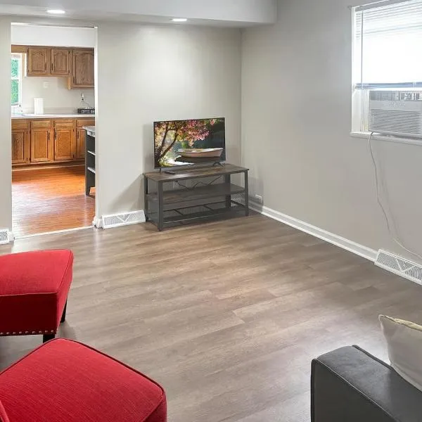 Ideal 2BR 1BA Apartment Near IUP & More!，位于印第安纳的酒店