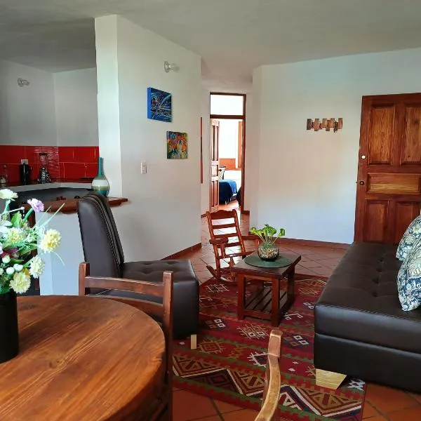 Faros de la Villa, con cocina, WiFi y parqueadero a 4 cuadras de la plaza，位于莱瓦镇的酒店