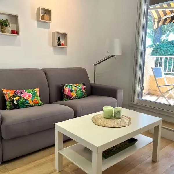 Duplex à 300m des plages, restos, commerces Saint-Cyr-sur-mer AQUALAND 1km，位于莱克斯的酒店