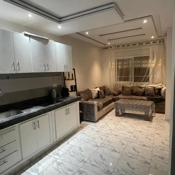 Appartement climatisé avec balcon proche plage，位于萨伊迪耶的酒店