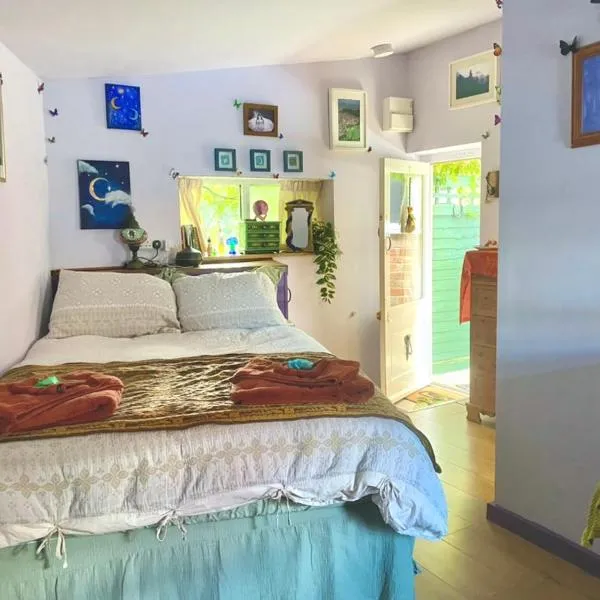 Avalon Retreat Cabin，位于格拉斯顿伯里的酒店