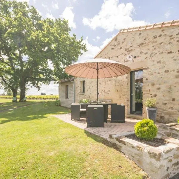 Gîte de charme avec piscine chauffée et WiFi - 2 chambres - FR-1-306-803，位于Châteauthébaud的酒店