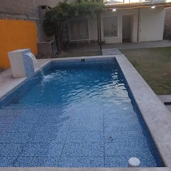 Finca El Algarrobo, confort y excelente ubicación，位于圣地亚哥-德尔埃斯特罗的酒店