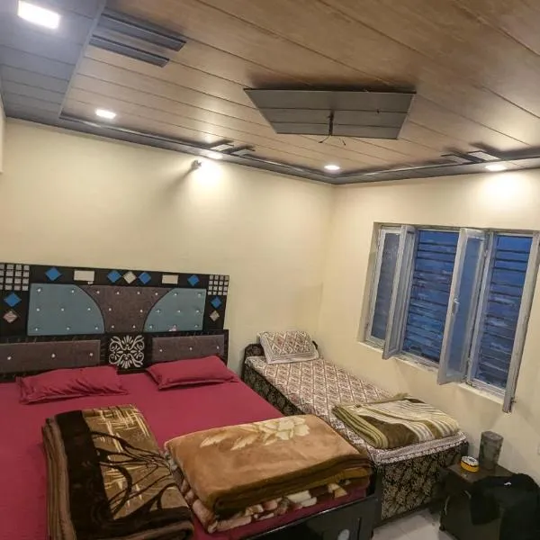 Kanak kartikey home stay，位于Pokhri的酒店