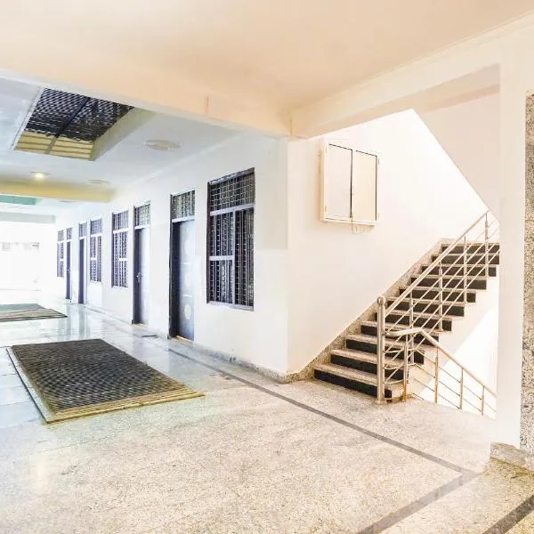 Hotel O Ratiram Palace BY Wamson，位于Kalkaji Devi的酒店