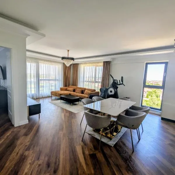 Luxury Hideaway, Parking & Self Check-In in Pipera - North Bucharest，位于沃伦塔里的酒店