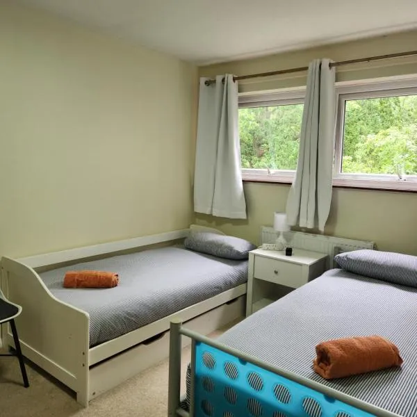 Twin Room in Crawley,Gatwick,West Sussex，位于Ifield的酒店