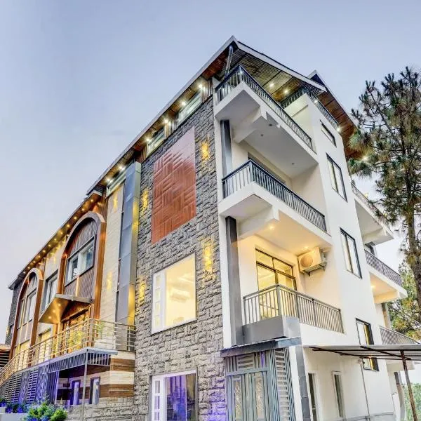 Alaya Stays Serene Woods Retreat With Lift & Restaurant Amid Nature，位于Dharampur的酒店