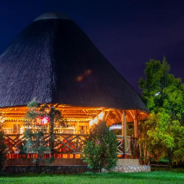 African Roots Guesthouse Entebbe，位于恩德培的酒店