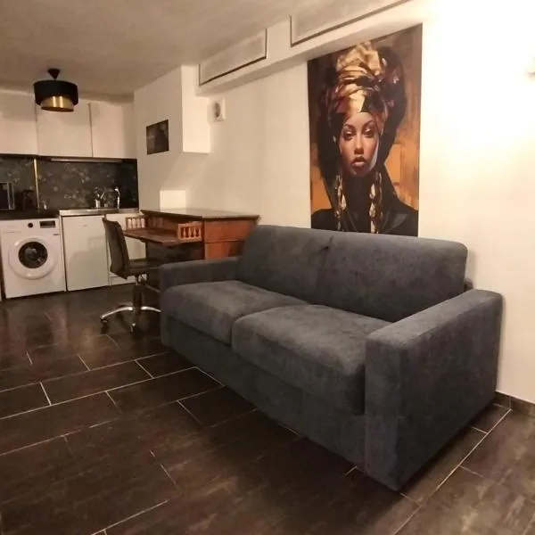 Romantic Studio，位于马恩河畔讷伊的酒店