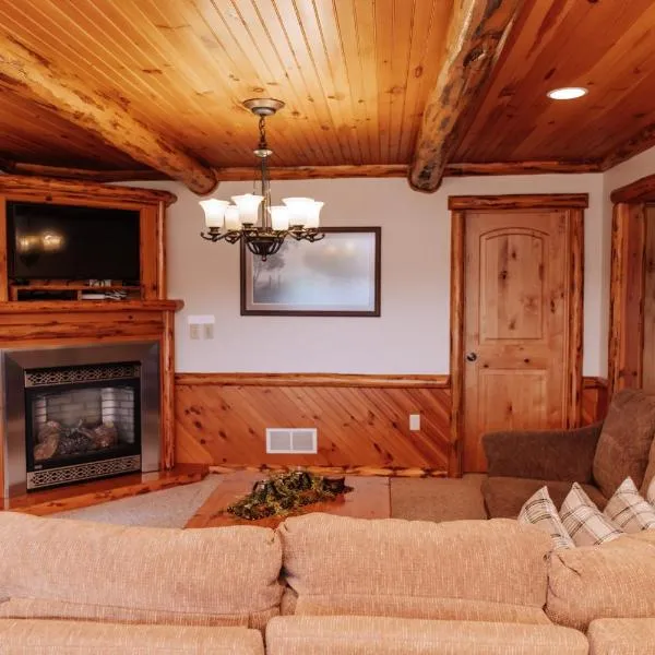 Sojourner's Lodge & Log Cabin Suites，位于Dundee的酒店