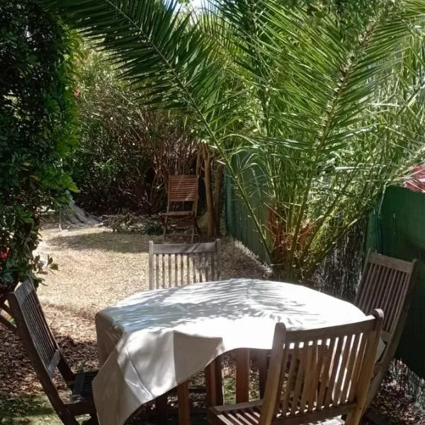 Ground floor 2 rooms St-Raphaël，位于圣拉斐尔的酒店