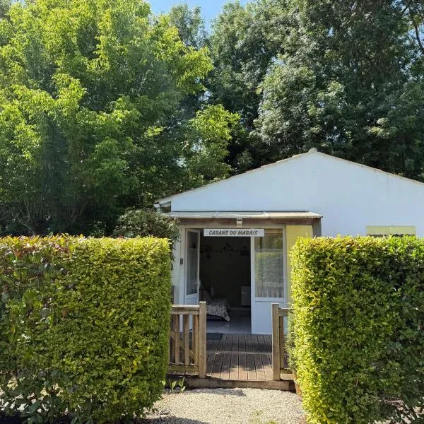 Les Cabanes du Lac à Surgères，位于Vandré的酒店