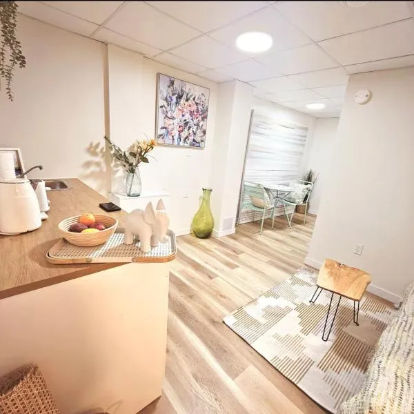 Cozy Basement Suite Winnipeg Walk to Transit，位于温尼伯的酒店