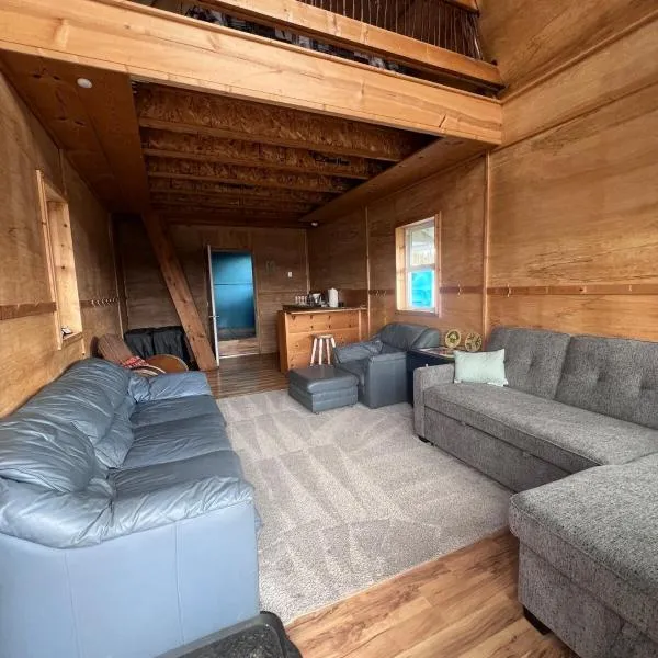 Lake View LOFT Cabin off grid Solar，位于瓦西拉的酒店