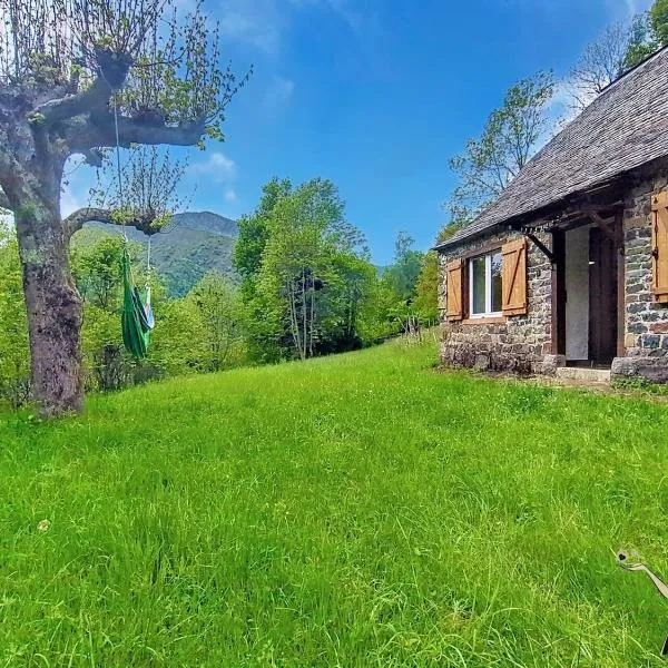 Chalet du Temps Suspendu, Pause magique au cœur des Pyrénées，位于Ferrières的酒店