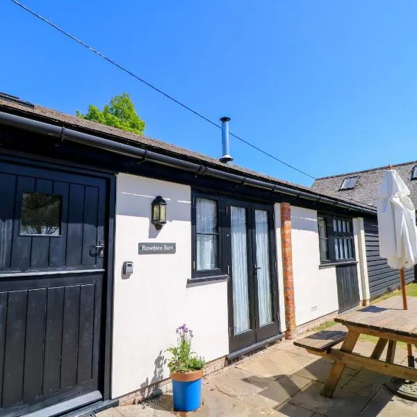 Rowdens Barn，位于Winterborne Stickland的酒店