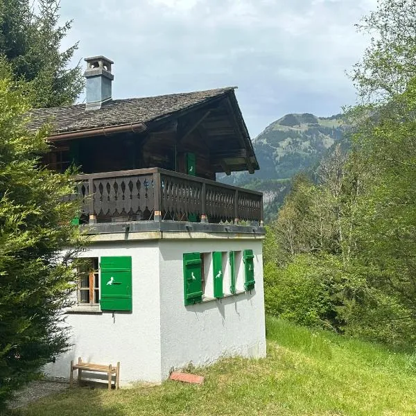 Cozy little chalet in a perfect location!，位于尚佩里的酒店