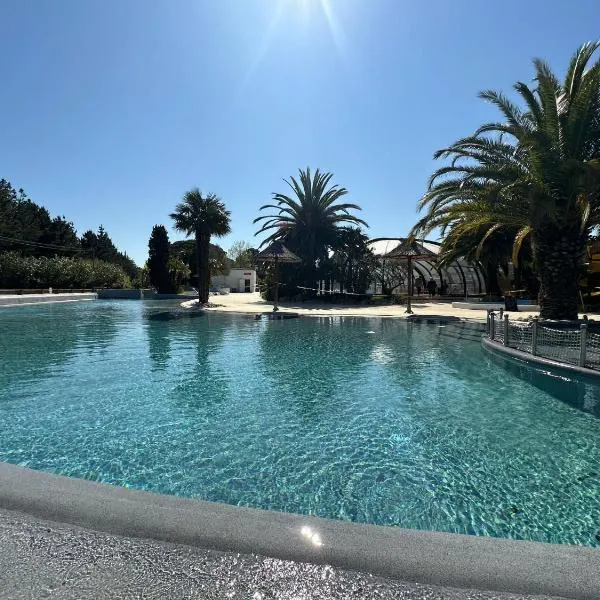 Mobilhome Ile d'Oléron - 6 places - Camping 5 étoiles，位于奥雷龙圣乔治的酒店