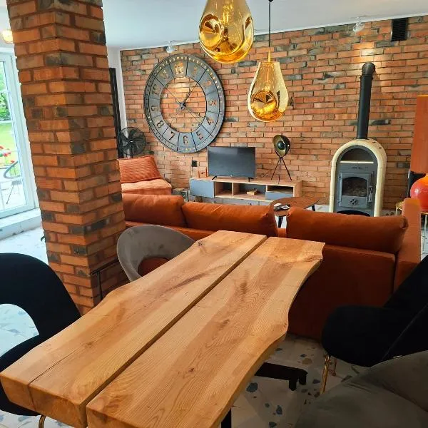 Marcowe Kąty-Przestrzeń na wypoczynek, odpocznij w ciszy i naturze, tylko 7 minut od Sandomierza，位于桑多梅日的酒店