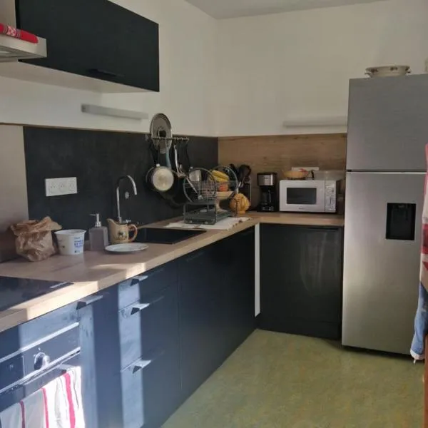 chambre 2 lits Le Toit Vert Maison Partagée，位于穆捷的酒店