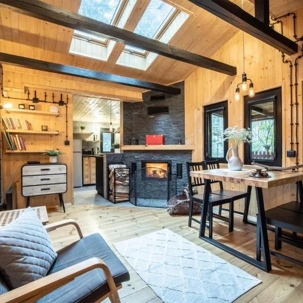 Zegrze Lake Domek Cichy Las I Sauna Popowo-Letnisko，位于Huta Podgórna的酒店