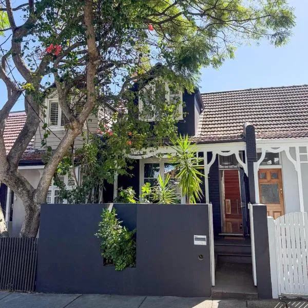 Bondi Bright Spacious Terrace House 2flr 3bed 2ba，位于悉尼的酒店
