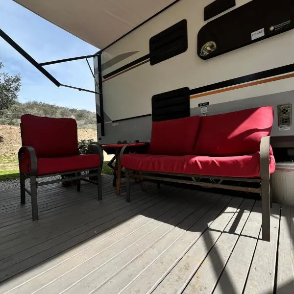 Temecula Cozy Camper，位于蒂梅丘拉的酒店