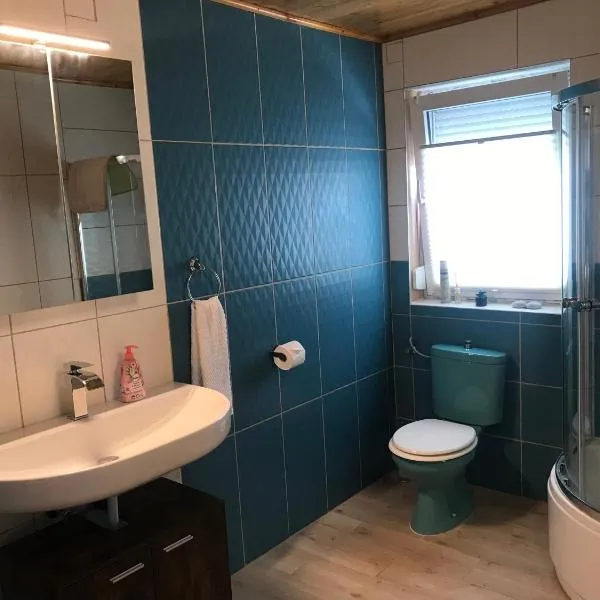 Zsanett`s House，位于塔塔的酒店