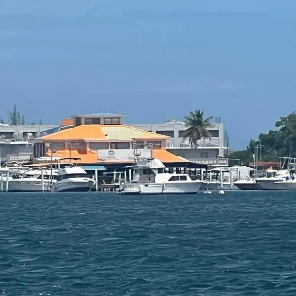 Hotel Vista Bahia & Marina，位于萨利纳斯的酒店