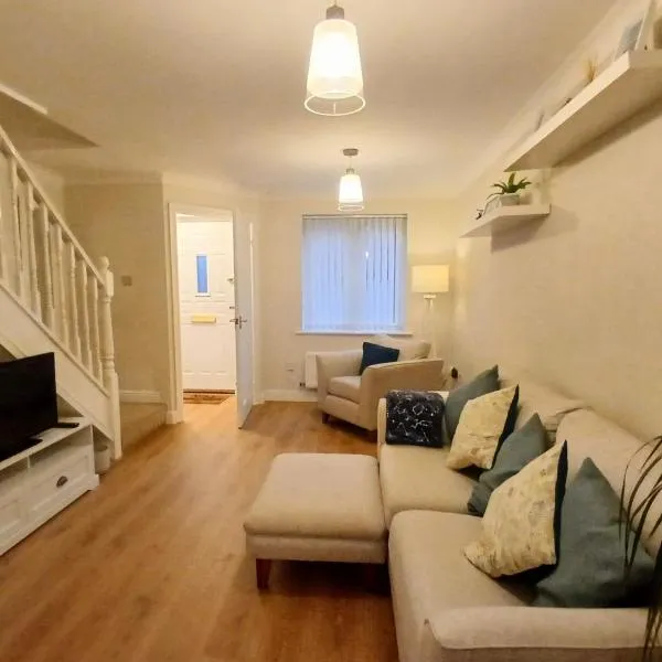 Modern and cosy home near Cardiff，位于卡菲利的酒店