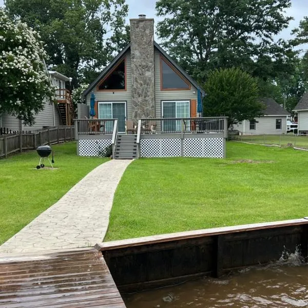 Luxury Lakefront property，位于米利奇维尔的酒店