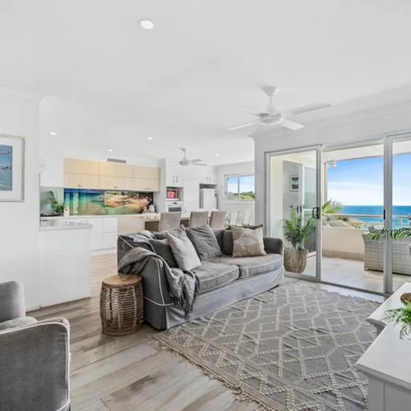 The Cove - best ocean views - sleeps 6，位于波因特卢考特的酒店