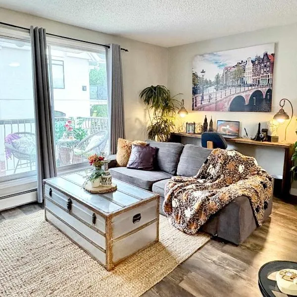 Stylish Downtown Condo near Rogers Place l Parking, Gym, Balcony & Kitchen，位于埃德蒙顿的酒店