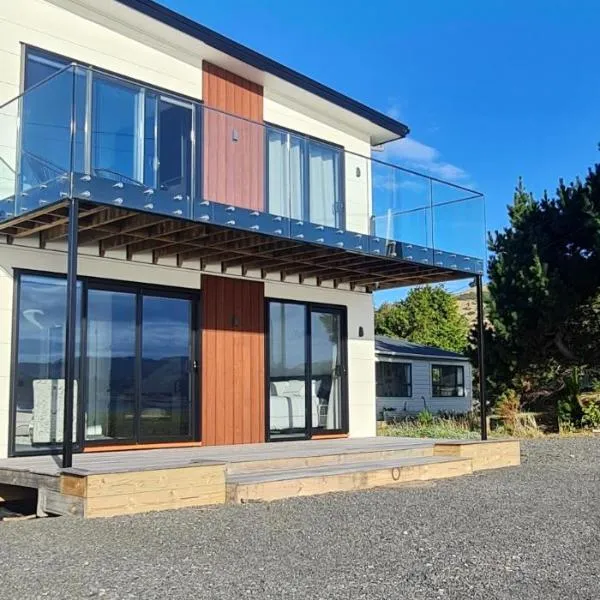 Kakianau Retreat, Luxury Waterfront Apartments，位于Portobello的酒店