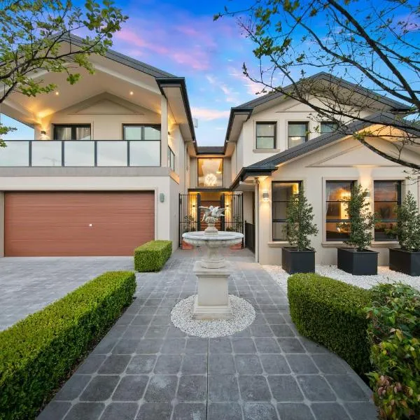 Luxury Hunter Valley Manor Estate Located in Central Hunter Valley，位于努尔卡巴的酒店