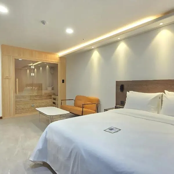 Road35 Hotel，位于安城市的酒店