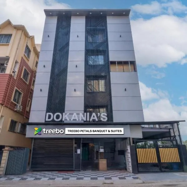 Treebo Petals Banquet & Suites - Kolkata，位于kolkata的酒店