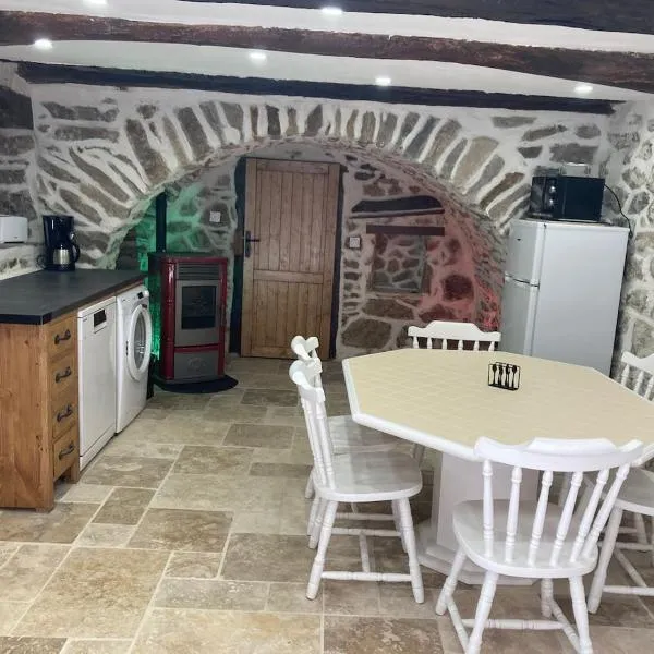 Gîte dans maison ardéchoise de caractère，位于Beaumont的酒店